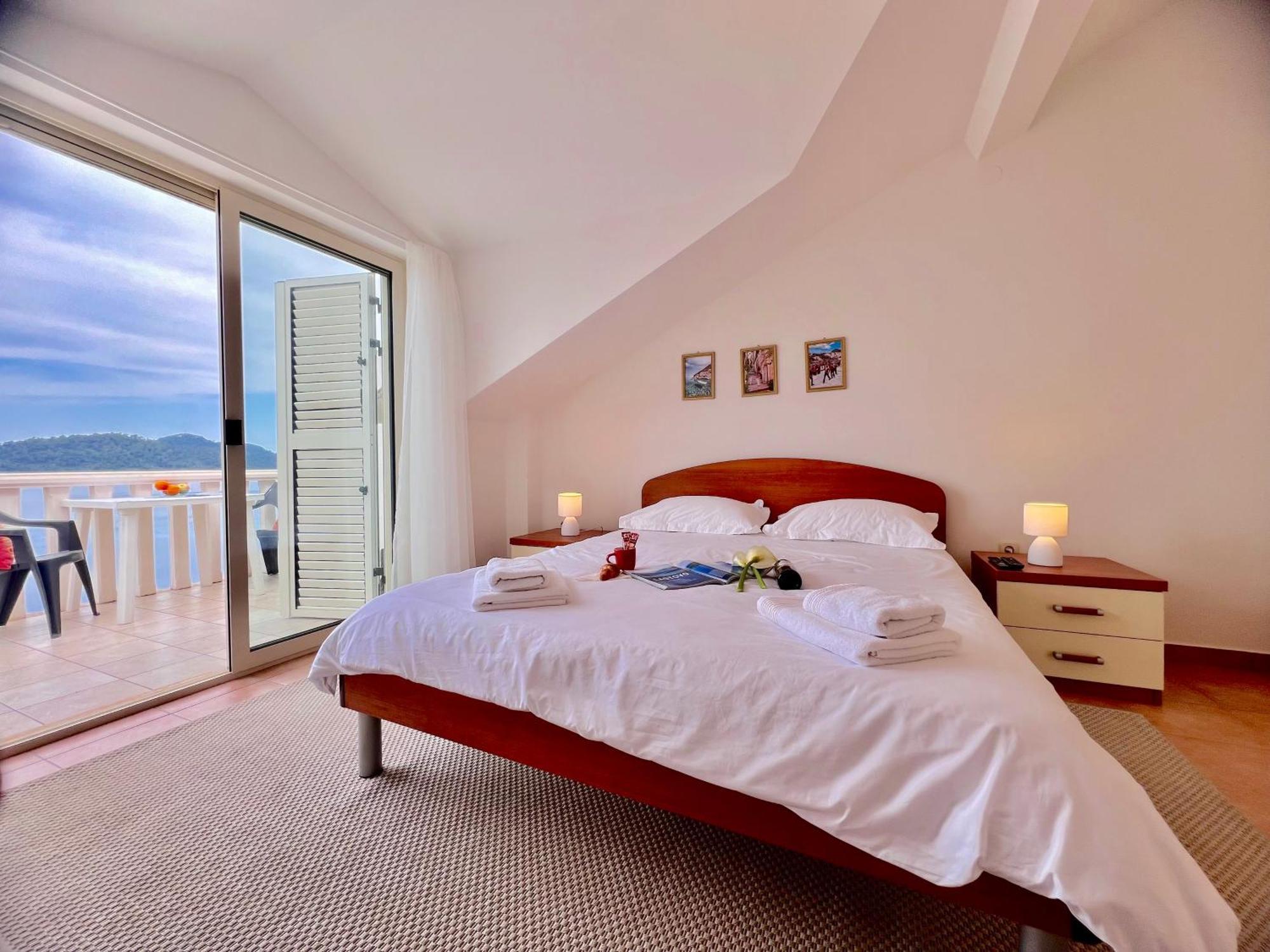 Terrace Studios With Panoramic Seaview Uble Eksteriør bilde