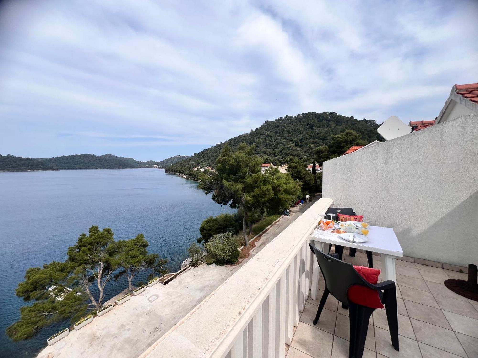 Terrace Studios With Panoramic Seaview Uble Eksteriør bilde