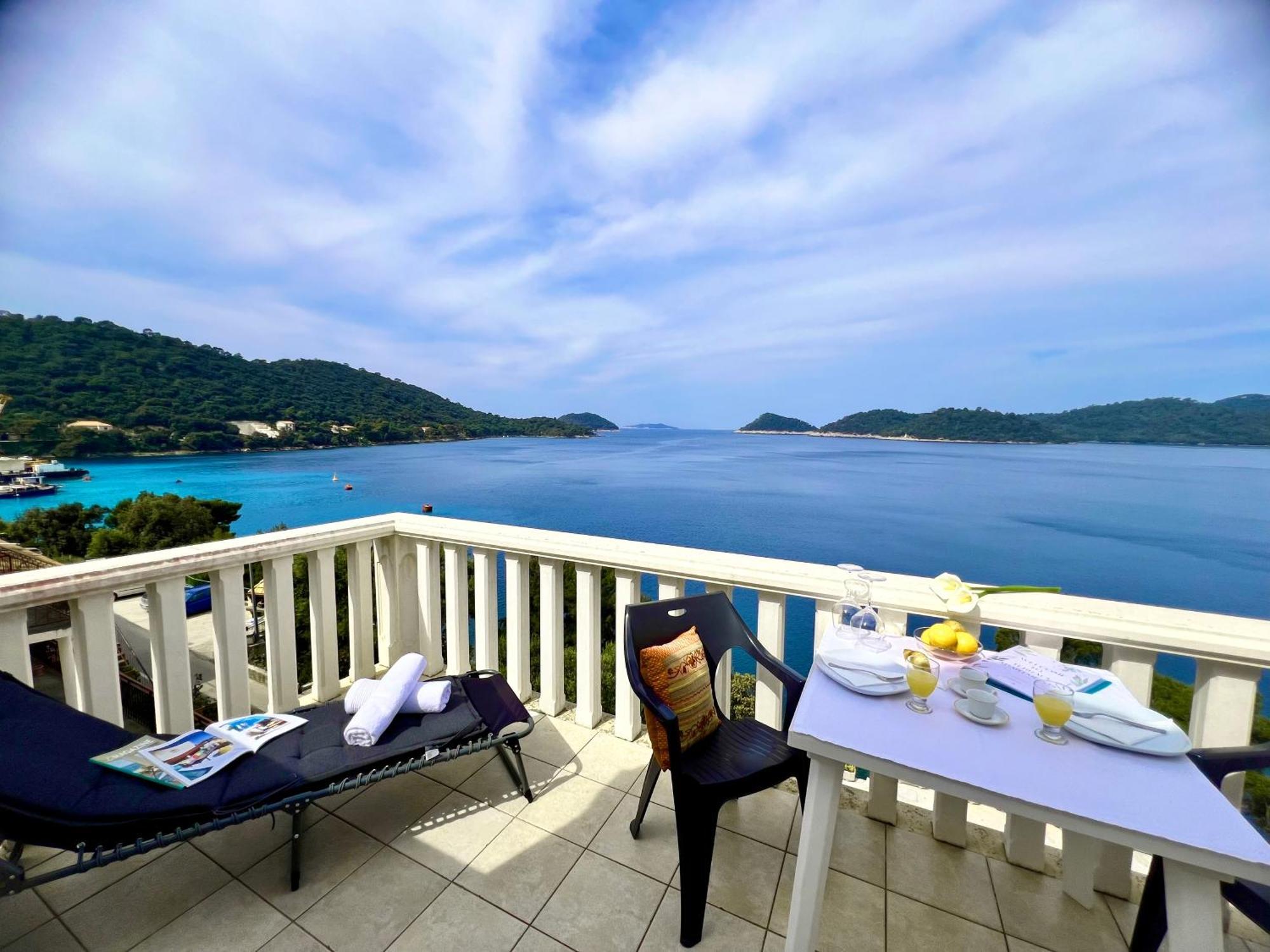Terrace Studios With Panoramic Seaview Uble Eksteriør bilde